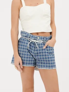 ANDREA - Short taille haute en toile de coton bleu imprimé blason blanc