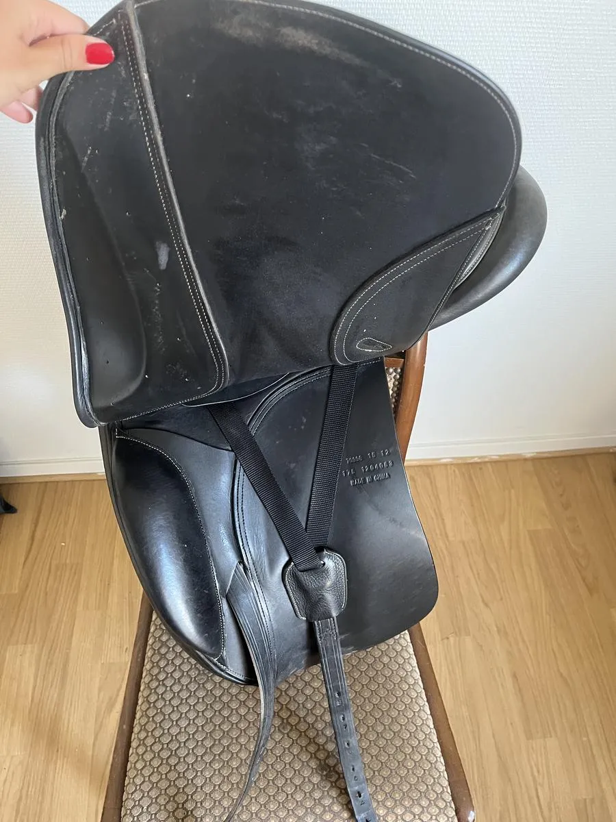 Selle de dressage Fouganza 17,5"