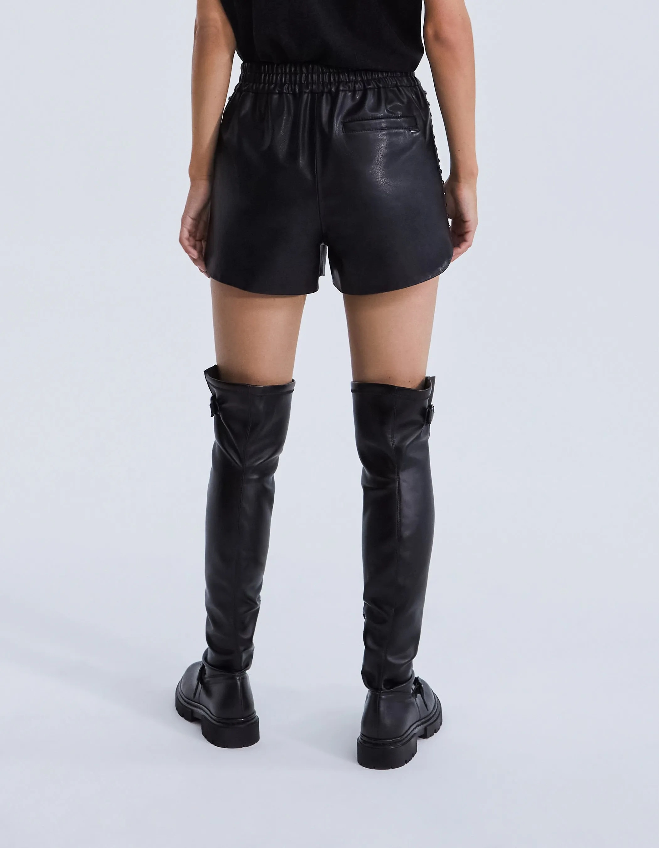 Short noir décor clous esprit motard Femme