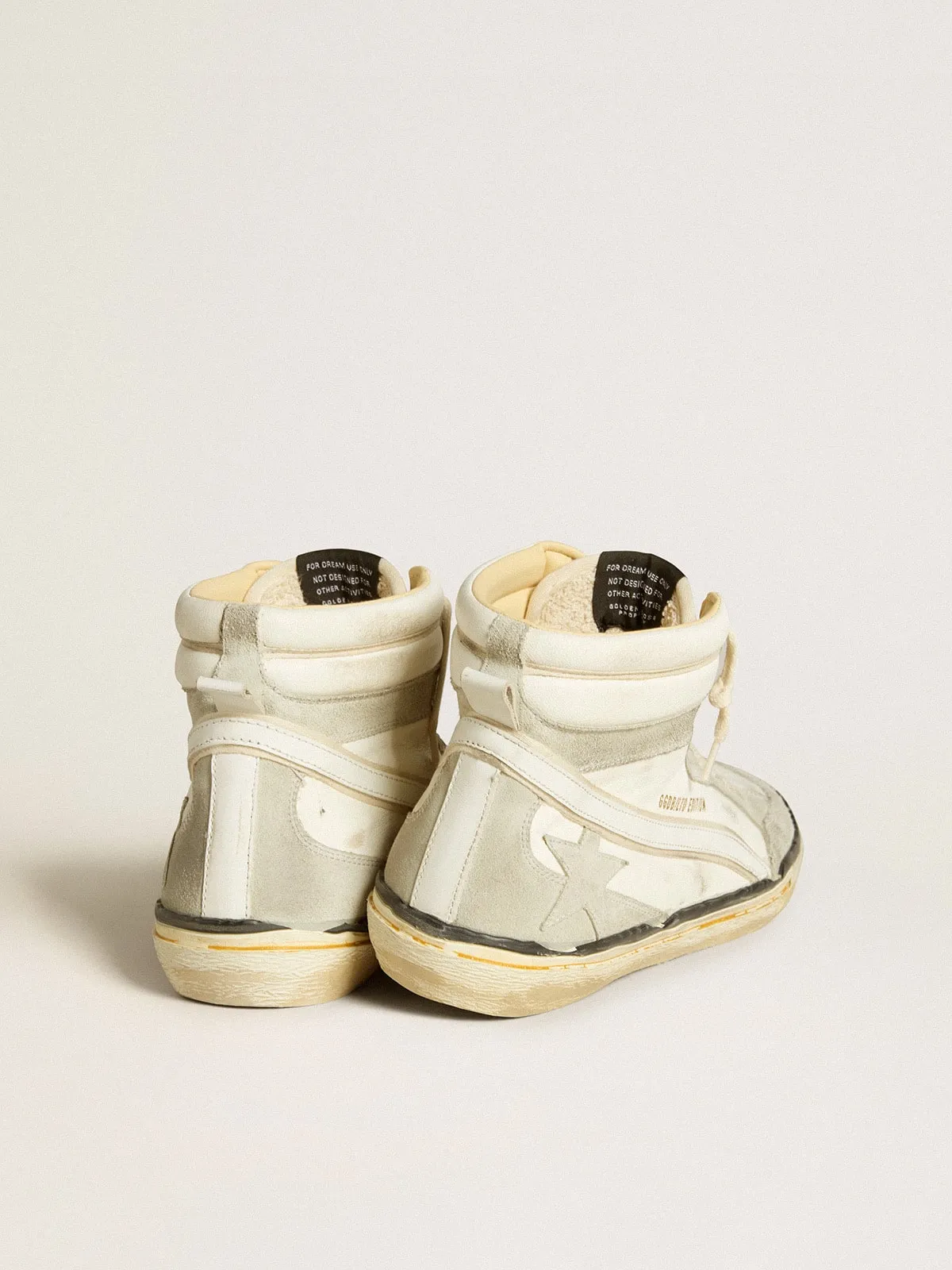 Slide LAB en cuir nappa blanc vieilli avec étoile en cuir velours gris et virgule en cuir blanc | Golden Goose