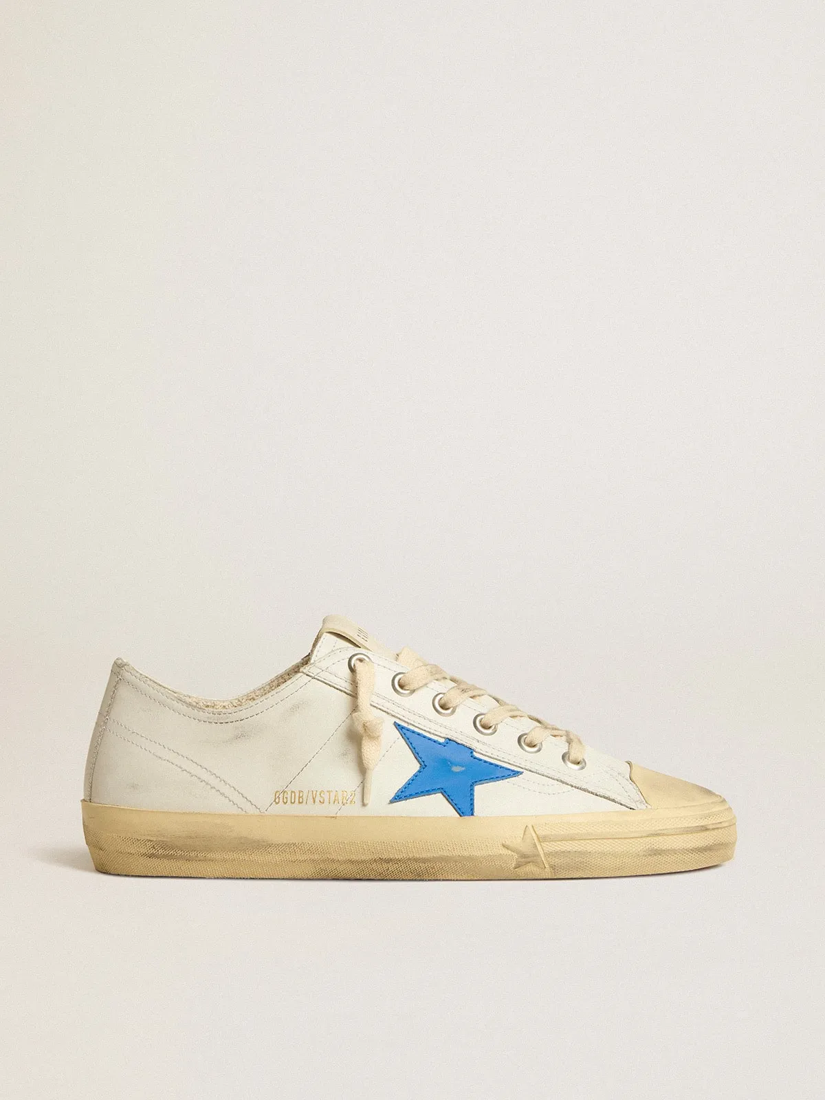 V-Star en cuir blanc avec étoile en cuir bleu ciel | Golden Goose